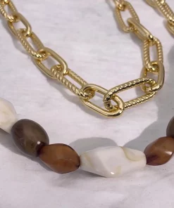 Alternative view of Chaîne longue de téléphone marron