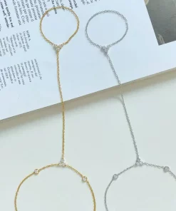 Alternative view of Chaîne de main 3 diams en acier inoxydable